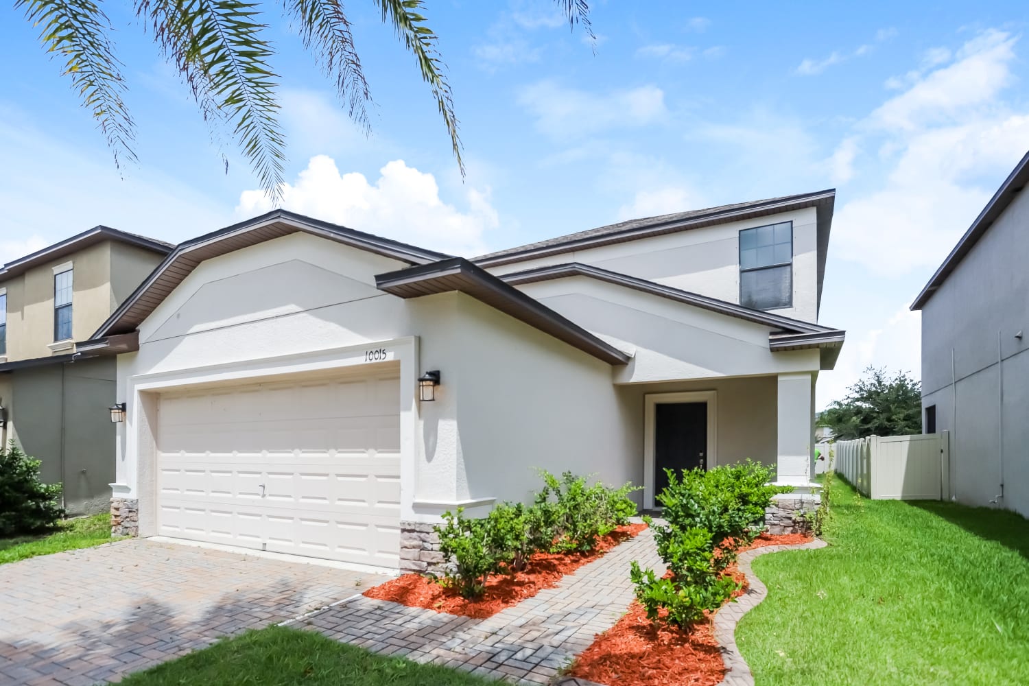 Front of 10015 Newminster Loop, Ruskin, FL