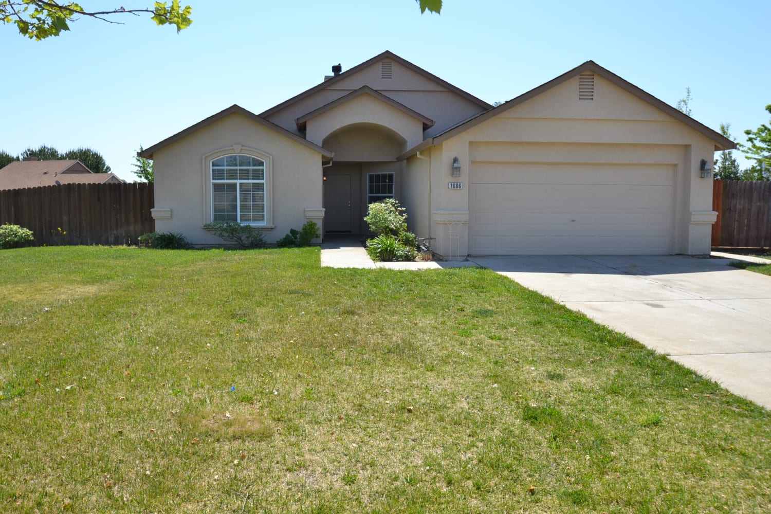 Front of 1006 Breakers Ct, Galt, CA
