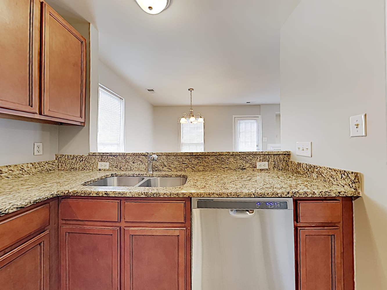 101 Sweetbriar Ct, Mount Holly photo 9