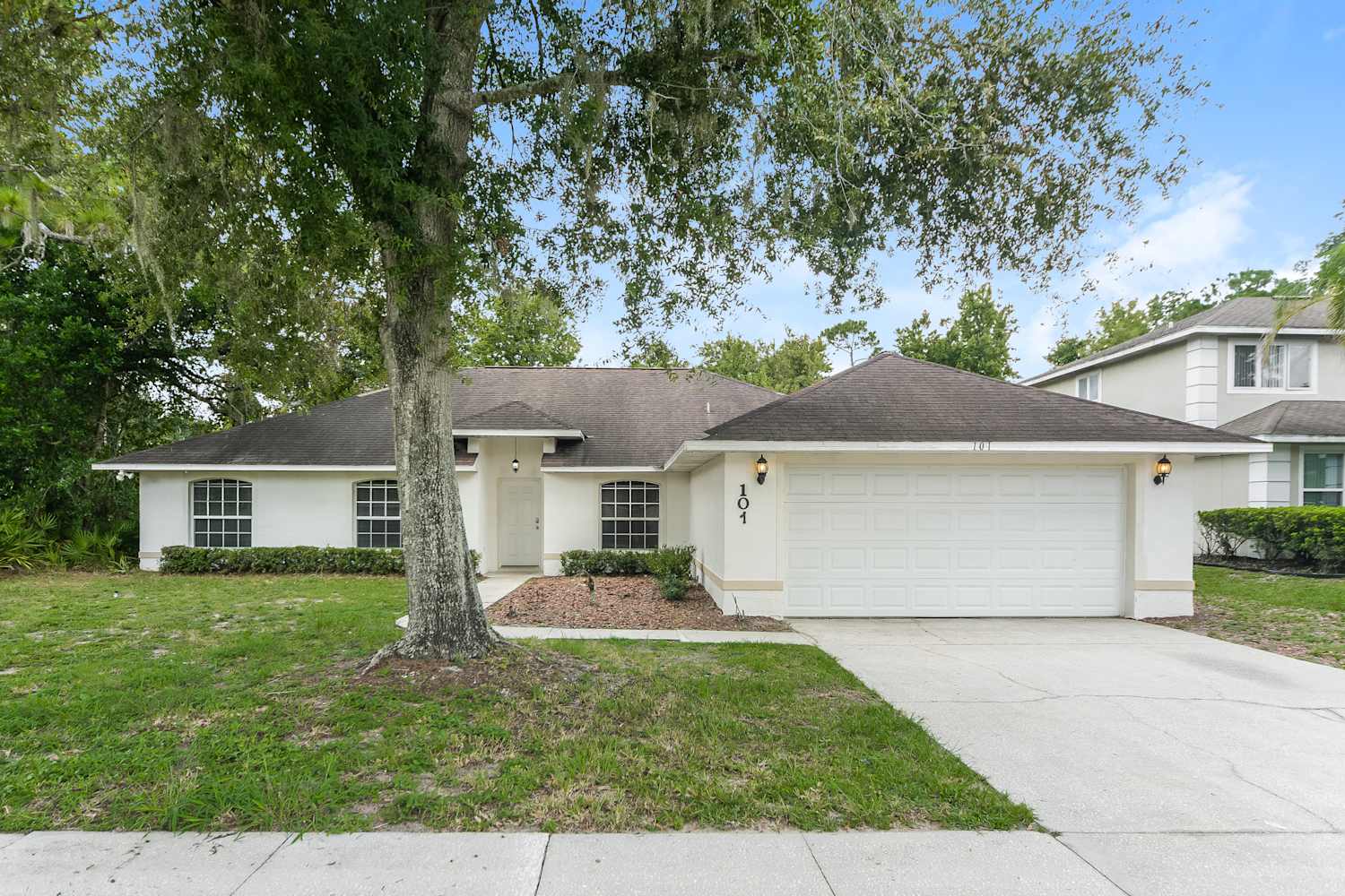 101 Thousand Oaks Blvd, Davenport photo 1