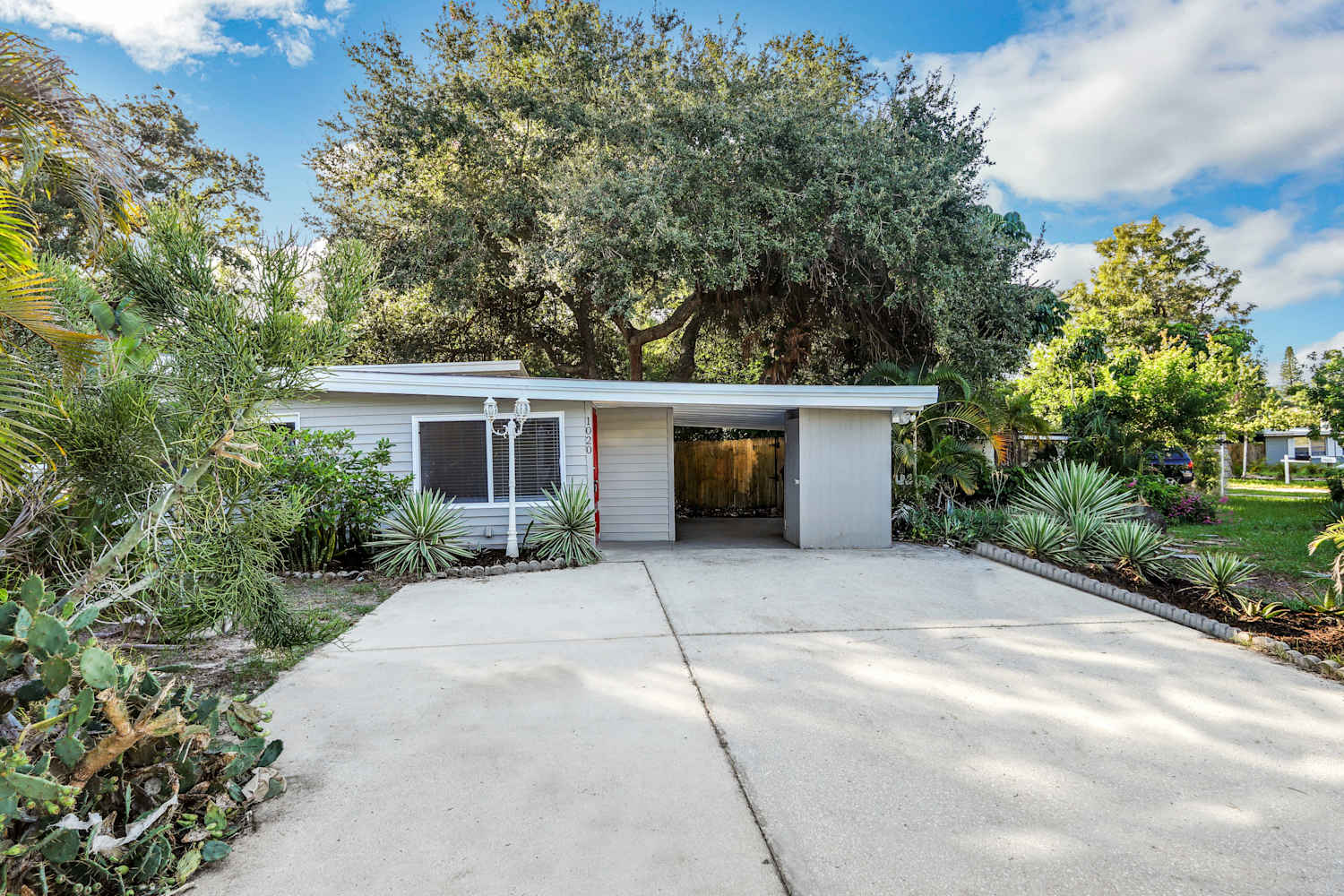 Front of 1020 65Th St S, St. Petersburg, FL