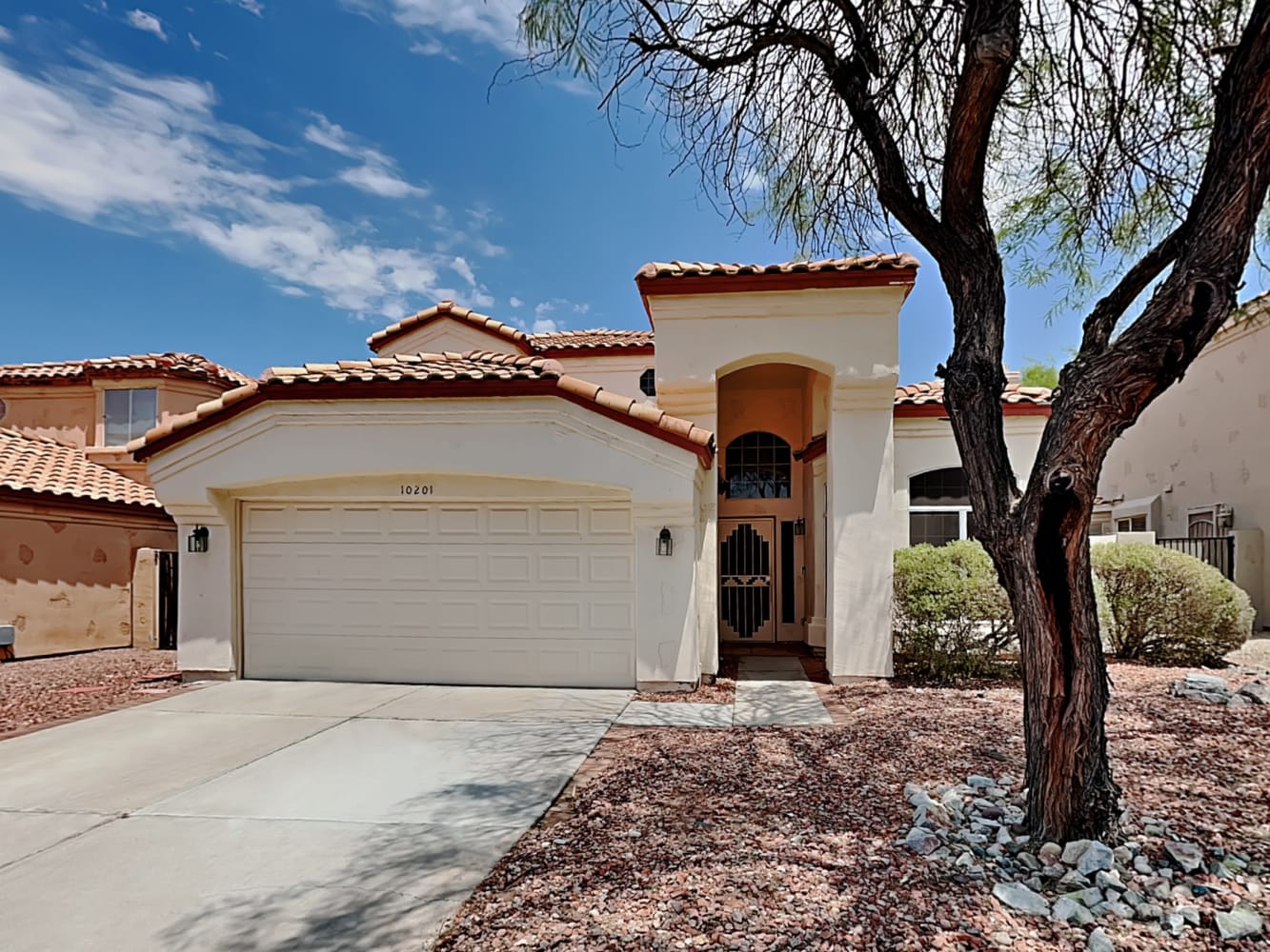 10201 S Hopi Ln, Goodyear photo 1