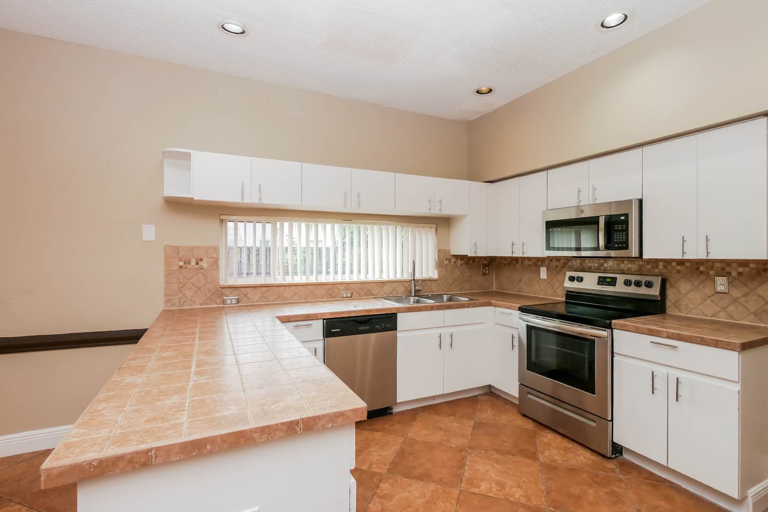 10225 Panama St, Hollywood photo 8