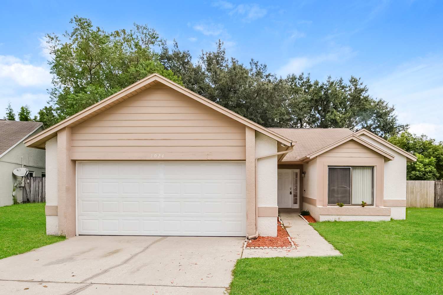 Front of 1024 Burnett St, Oviedo, FL