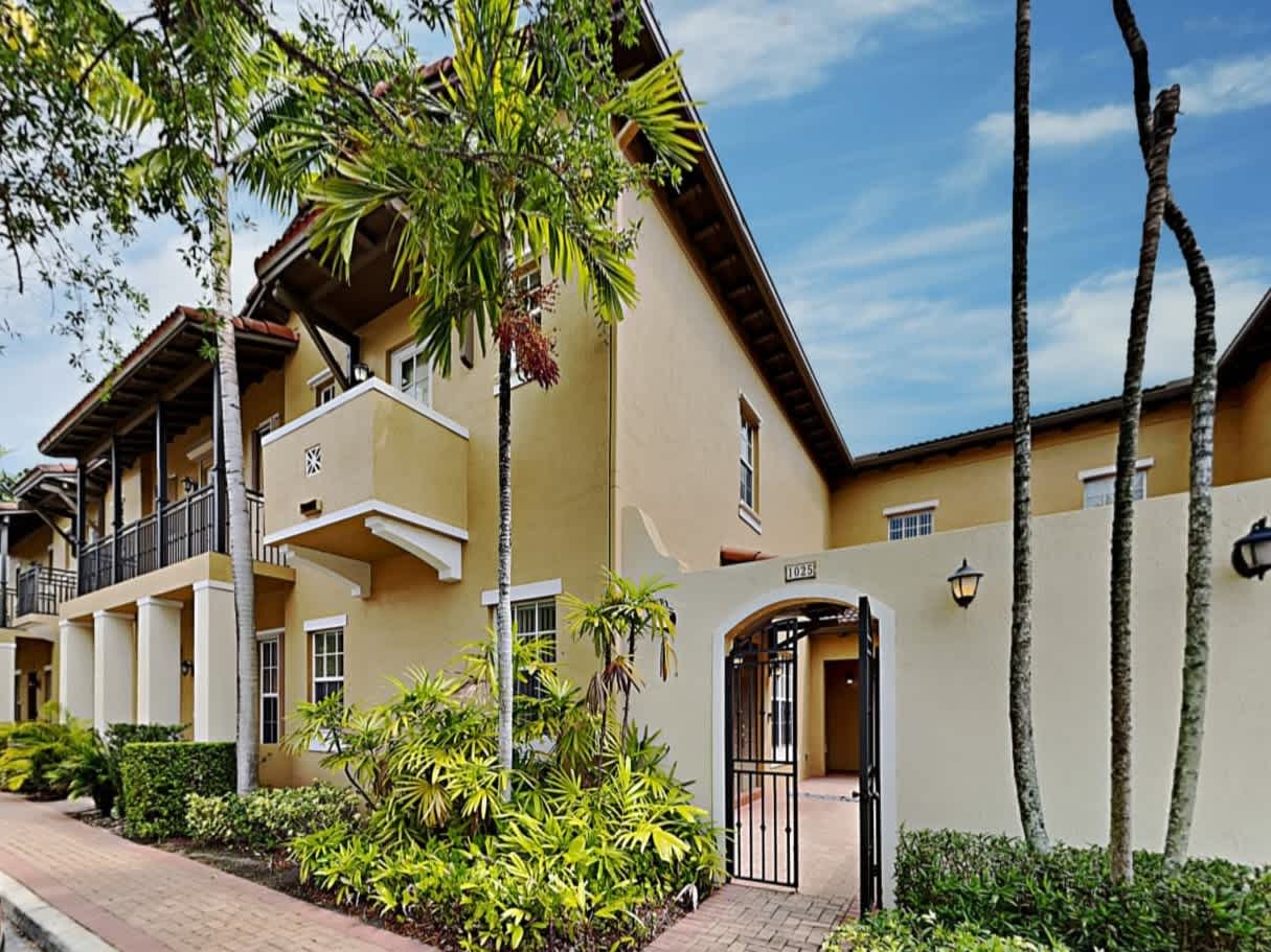 Front of 1025 SW 146th Ter, Pembroke Pines, FL
