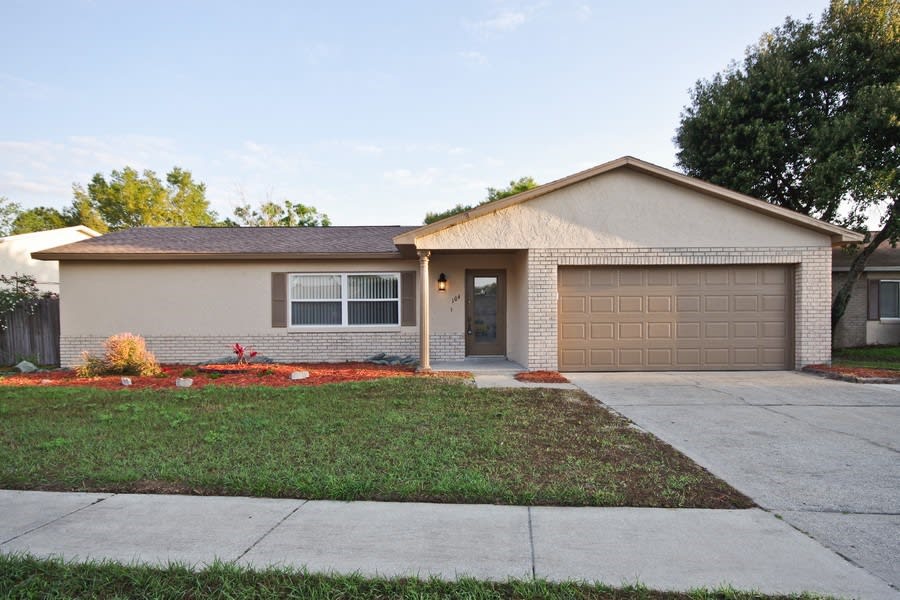 Front of 104 Woodfield Ct, Sanford, FL