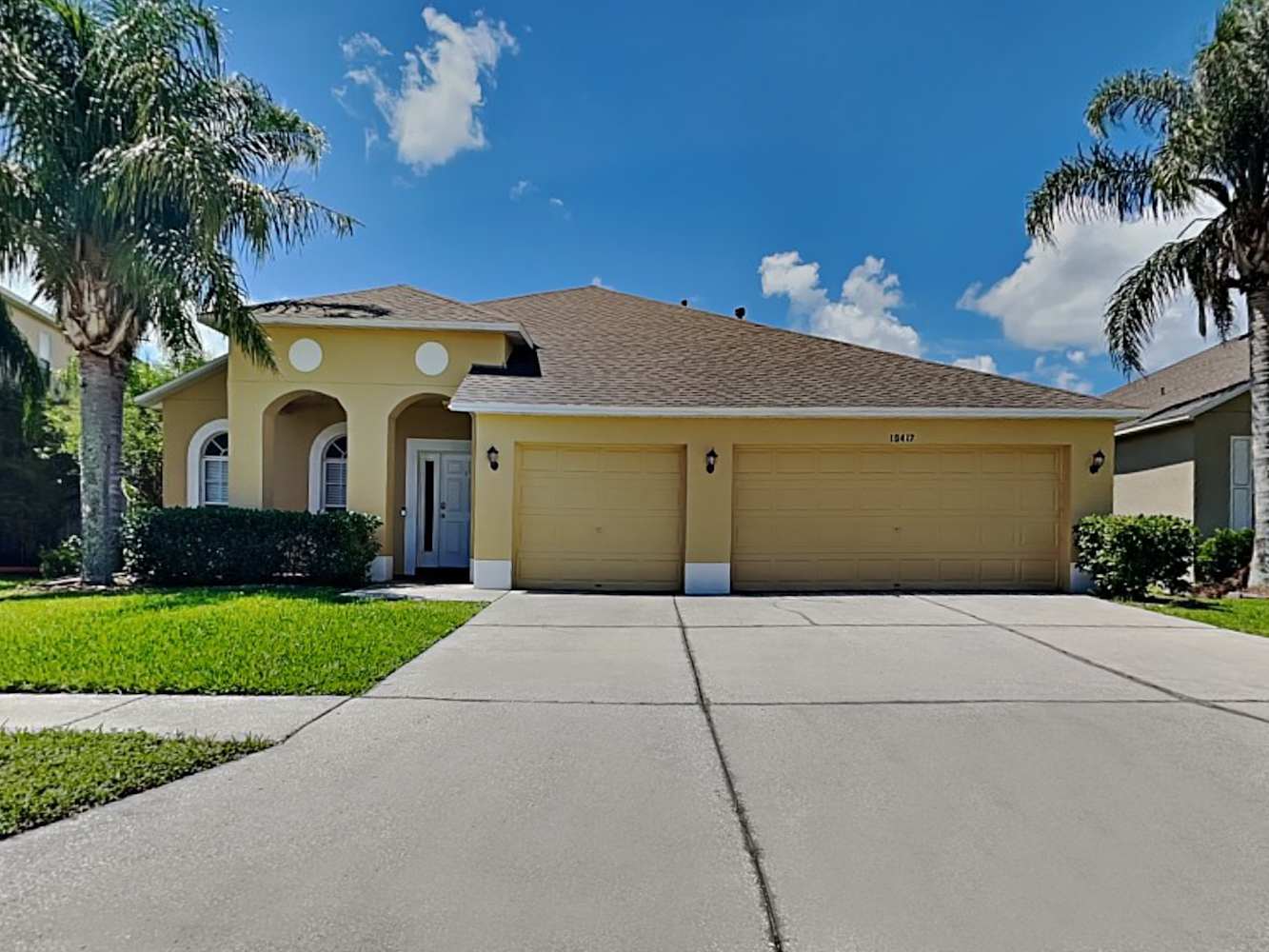 Front of 10417 Meadow Spring Dr, Tampa, FL