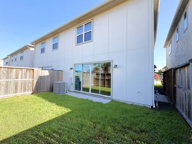 10418 Executive Lake Dr, Stafford photo 12