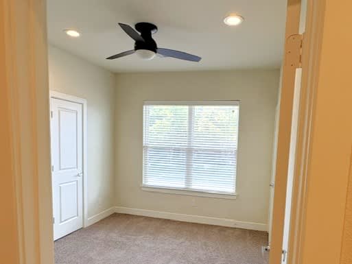 10418 Executive Lake Dr, Stafford photo 8