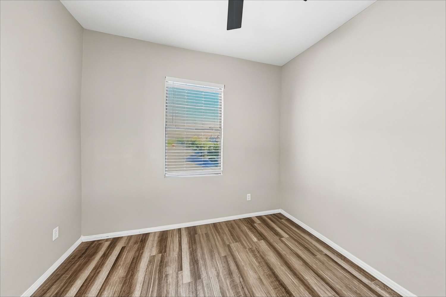 10463 Foggy Glen Avenue, Las Vegas photo 14