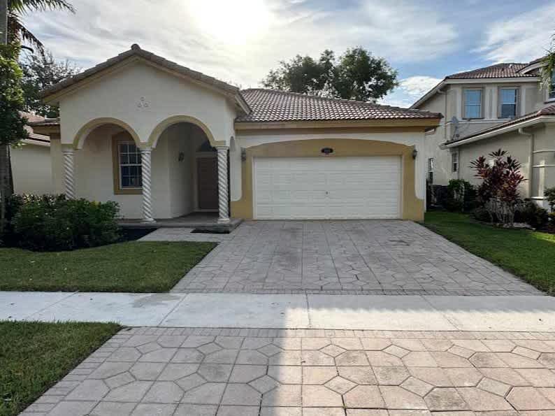 10469 Galleria St, Wellington photo 1