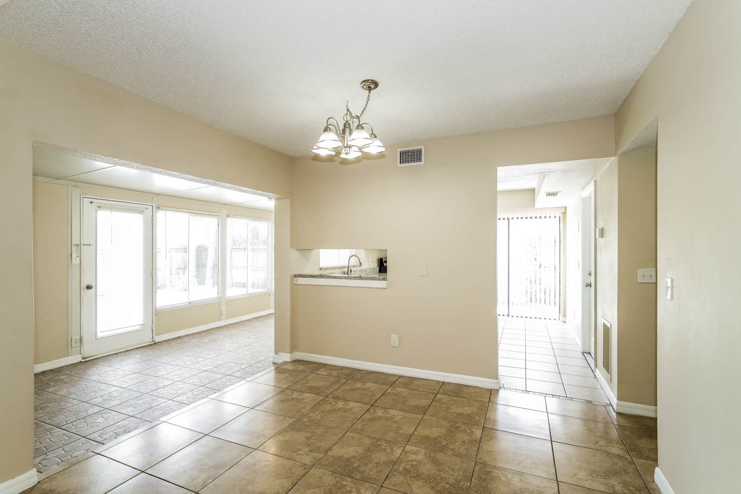 10507 Chadbourne Dr, Tampa photo 6