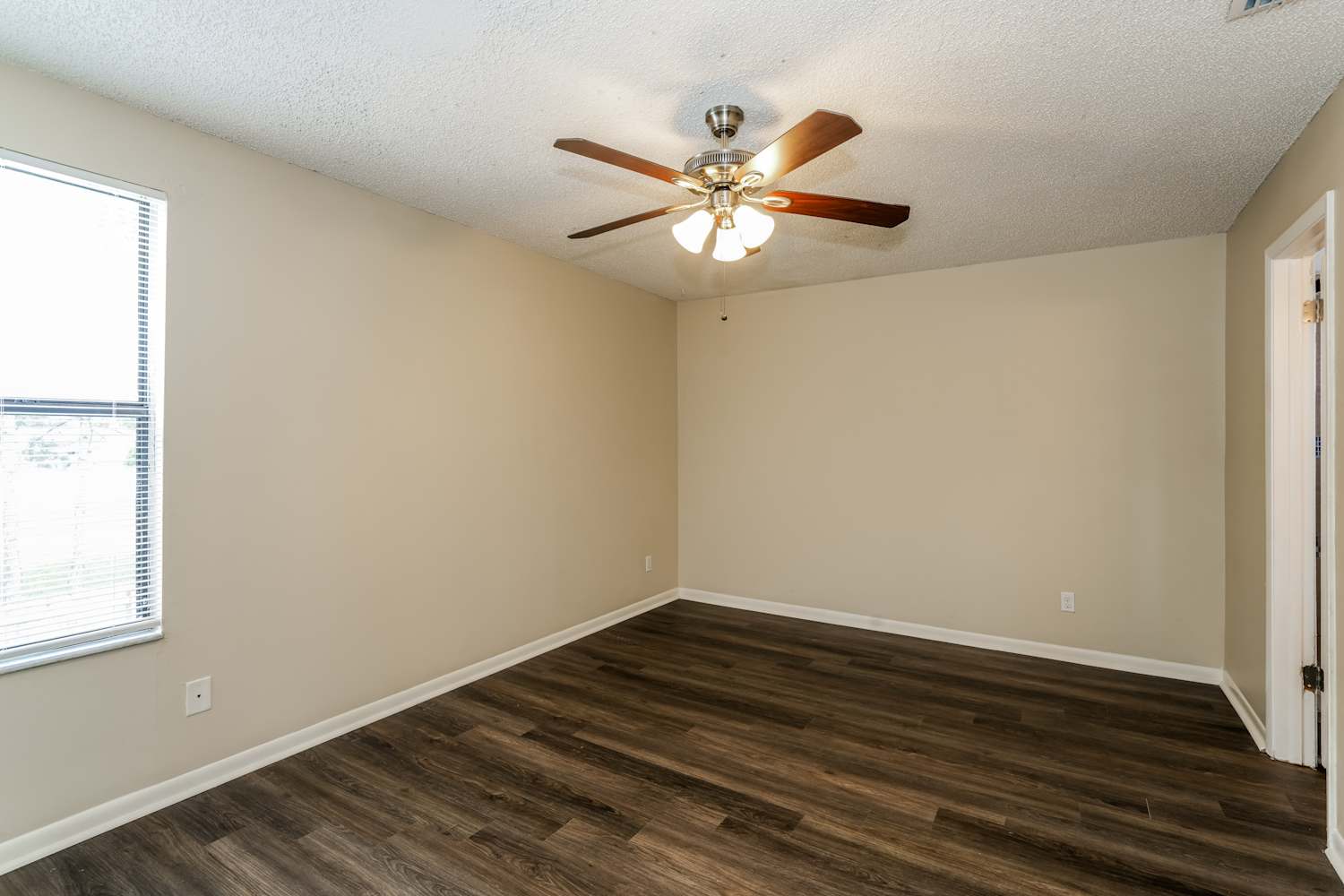 10507 Chadbourne Dr, Tampa photo 11