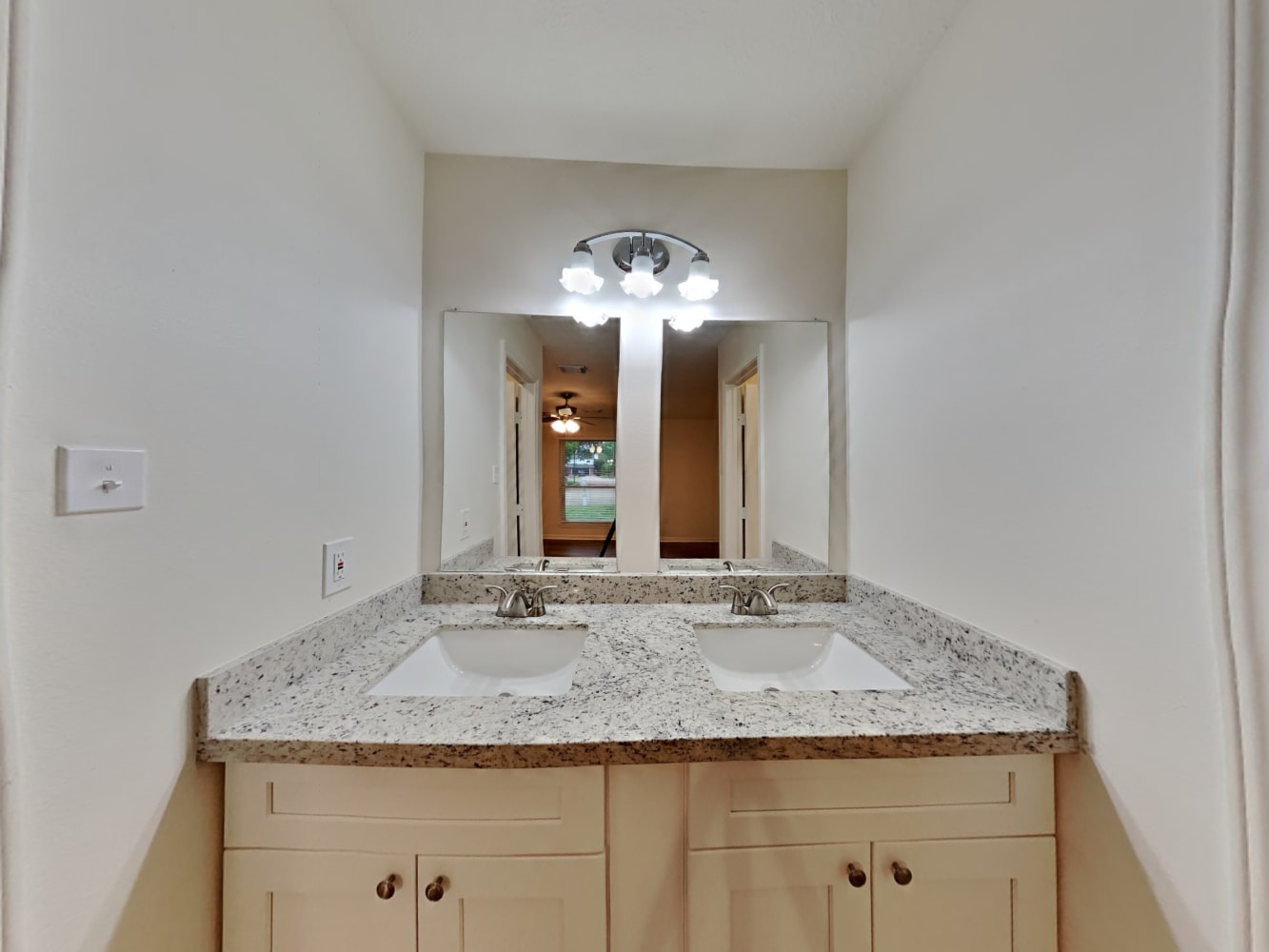 10527 Mills Walk Dr, Houston photo 16