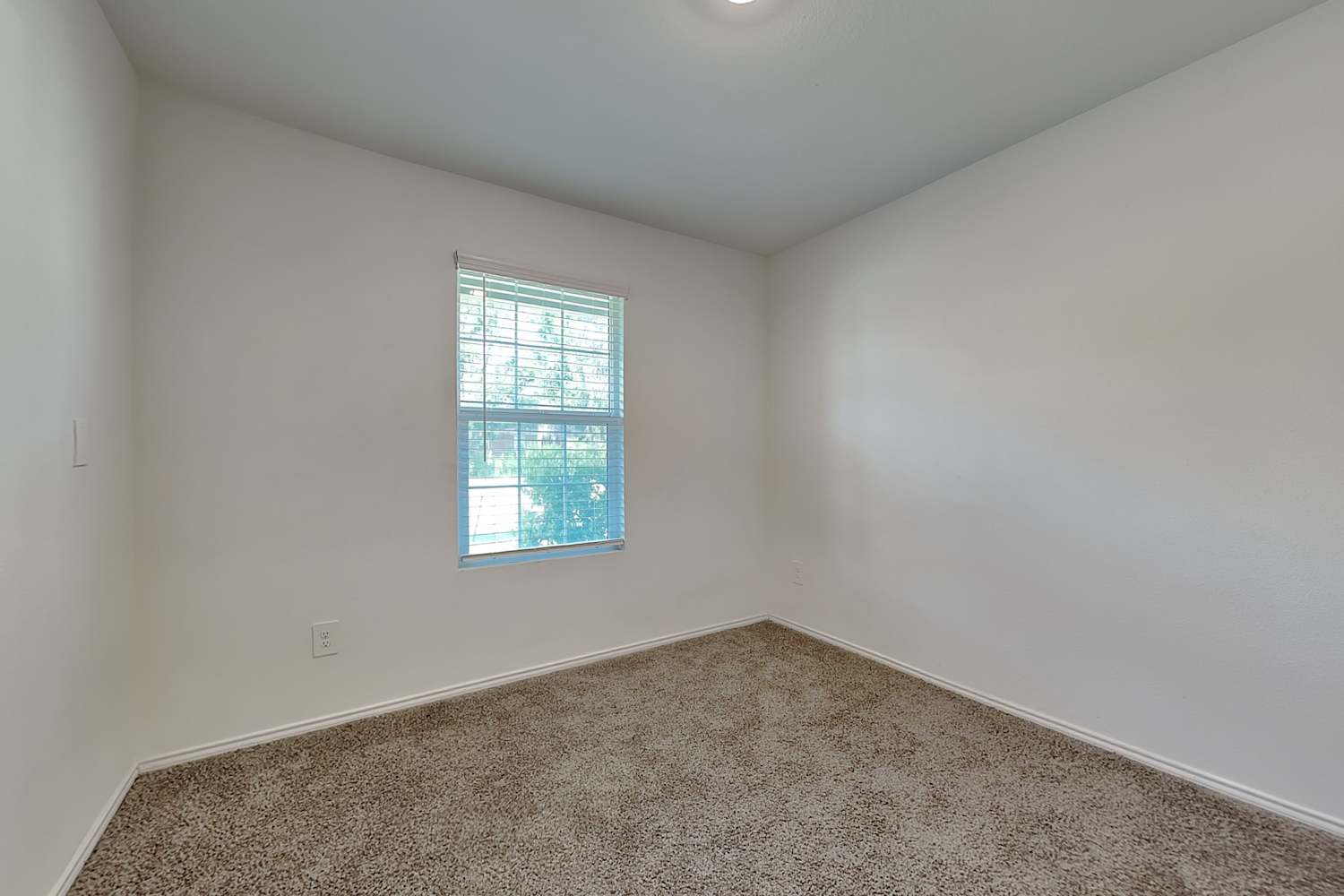 10527 Sewell Cir, Dallas photo 14