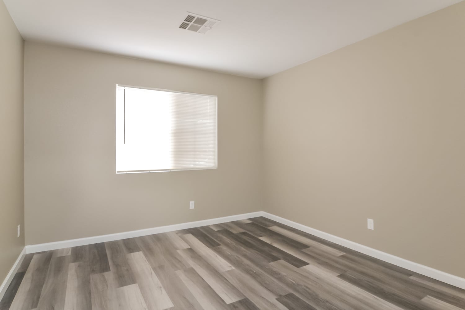 1054 Whispering Birch Avenue, Las Vegas photo 8