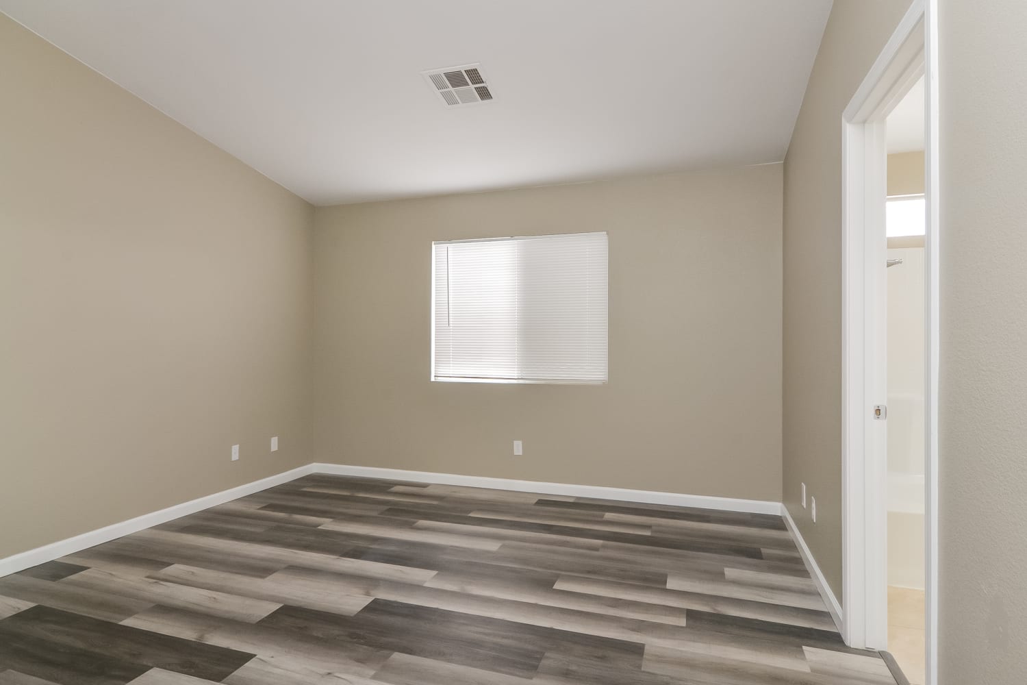 1054 Whispering Birch Avenue, Las Vegas photo 6
