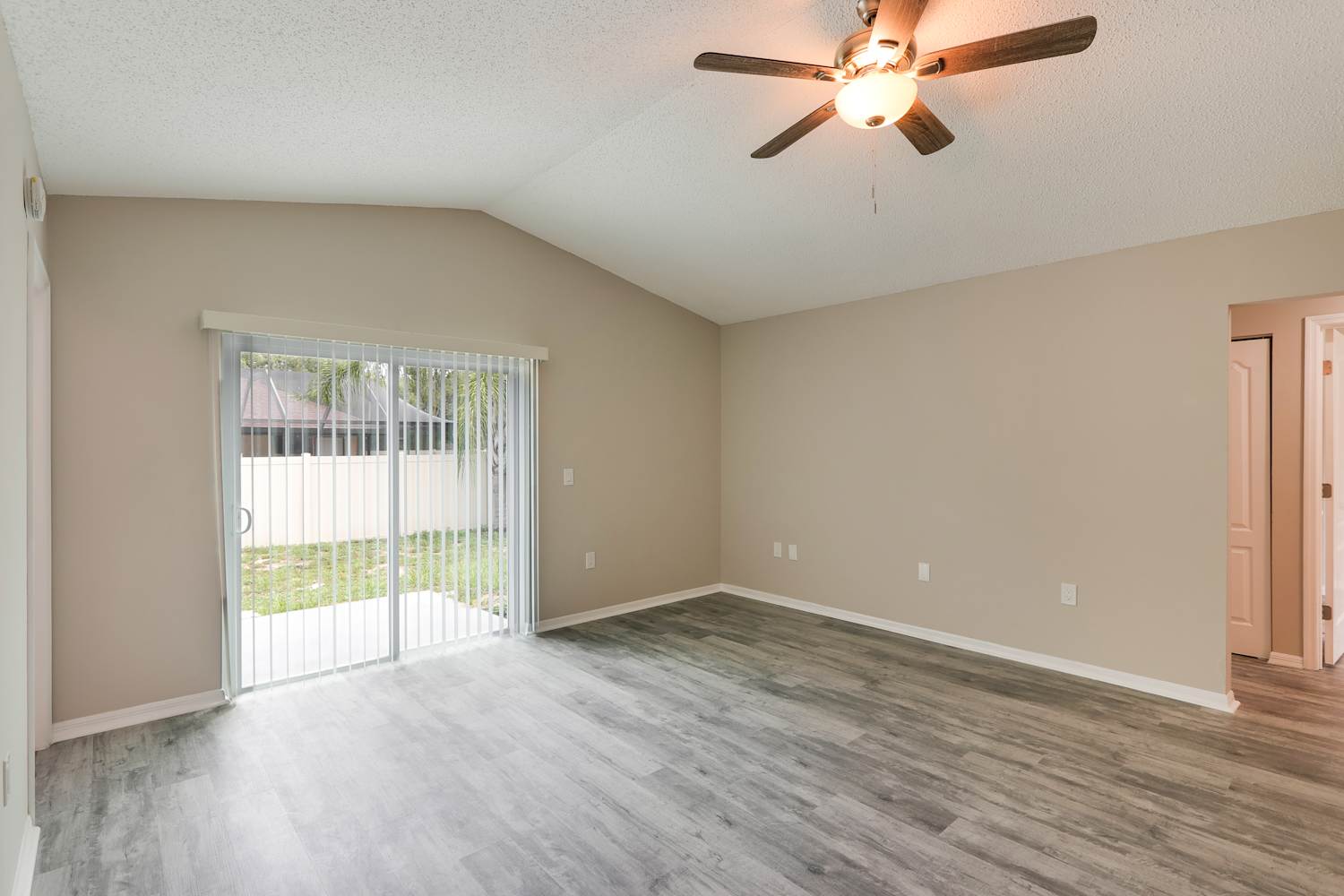 1056 Malletwood Dr, Brandon photo 8