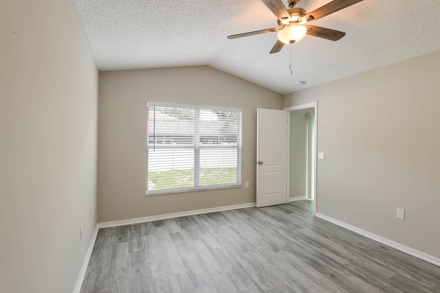 1056 Malletwood Dr, Brandon photo 9