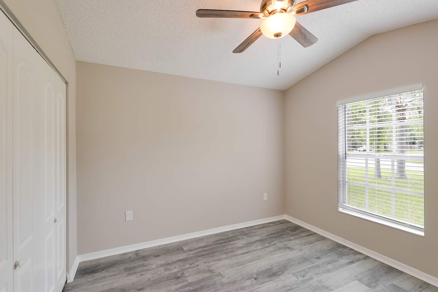1056 Malletwood Dr, Brandon photo 11