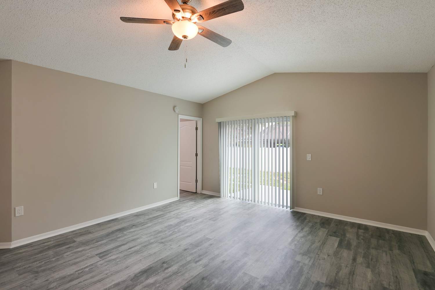 1056 Malletwood Dr, Brandon photo 7