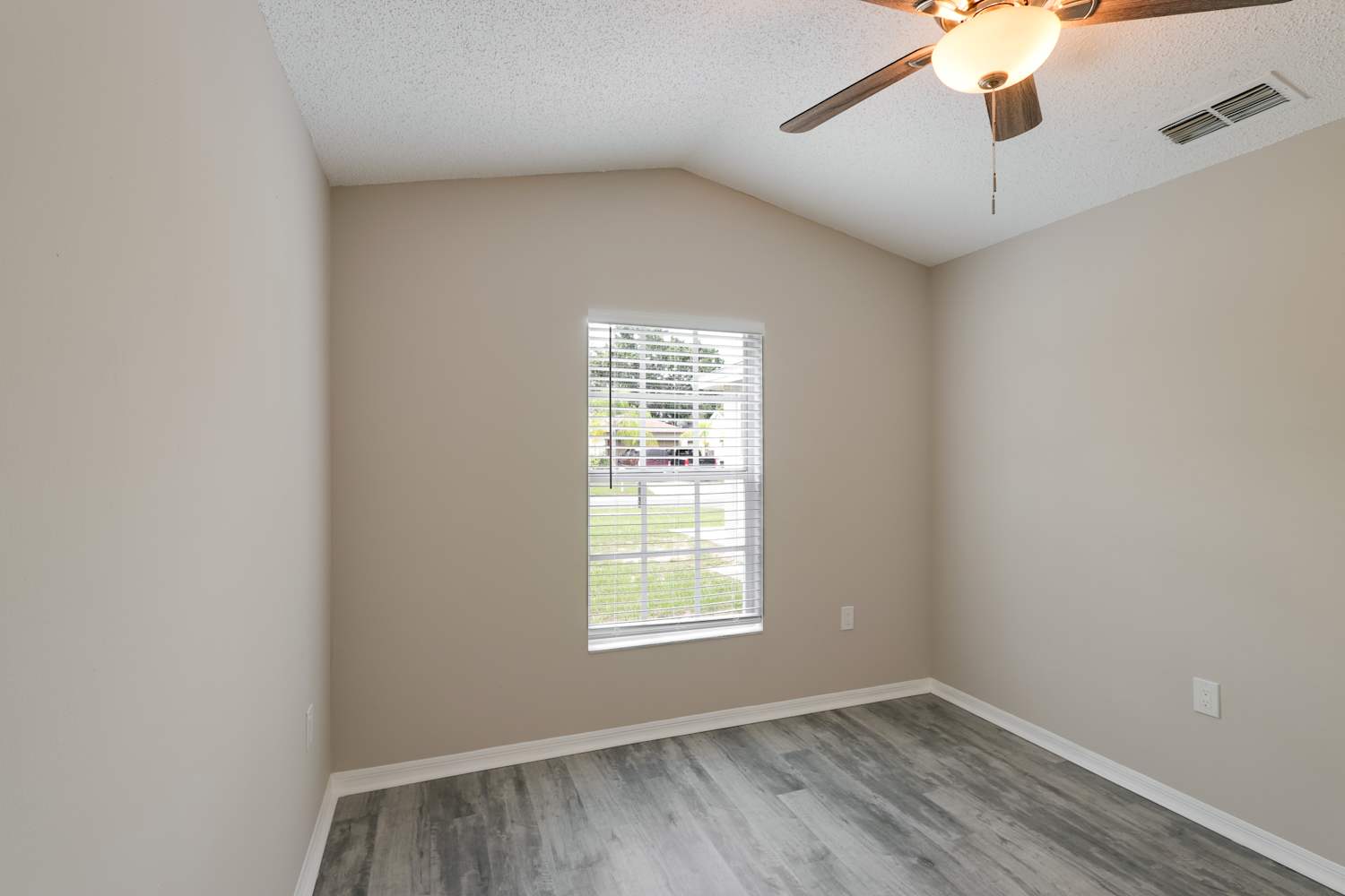 1056 Malletwood Dr, Brandon photo 10