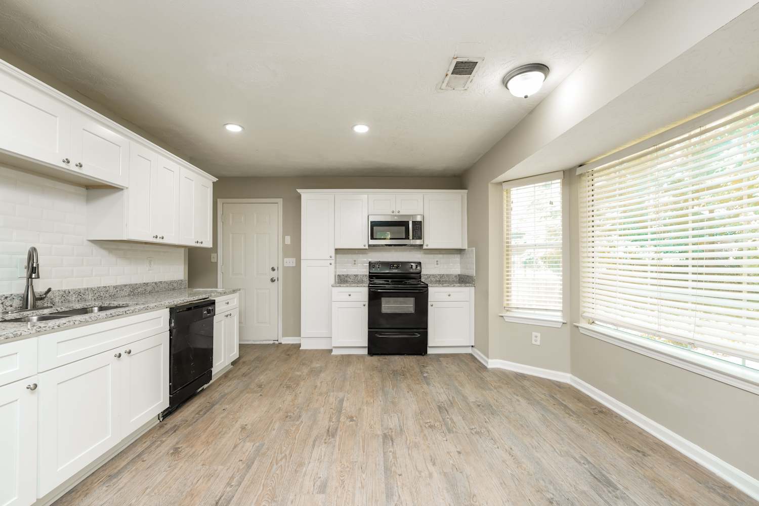 1059 Shadow Lake Dr, Lithonia photo 8