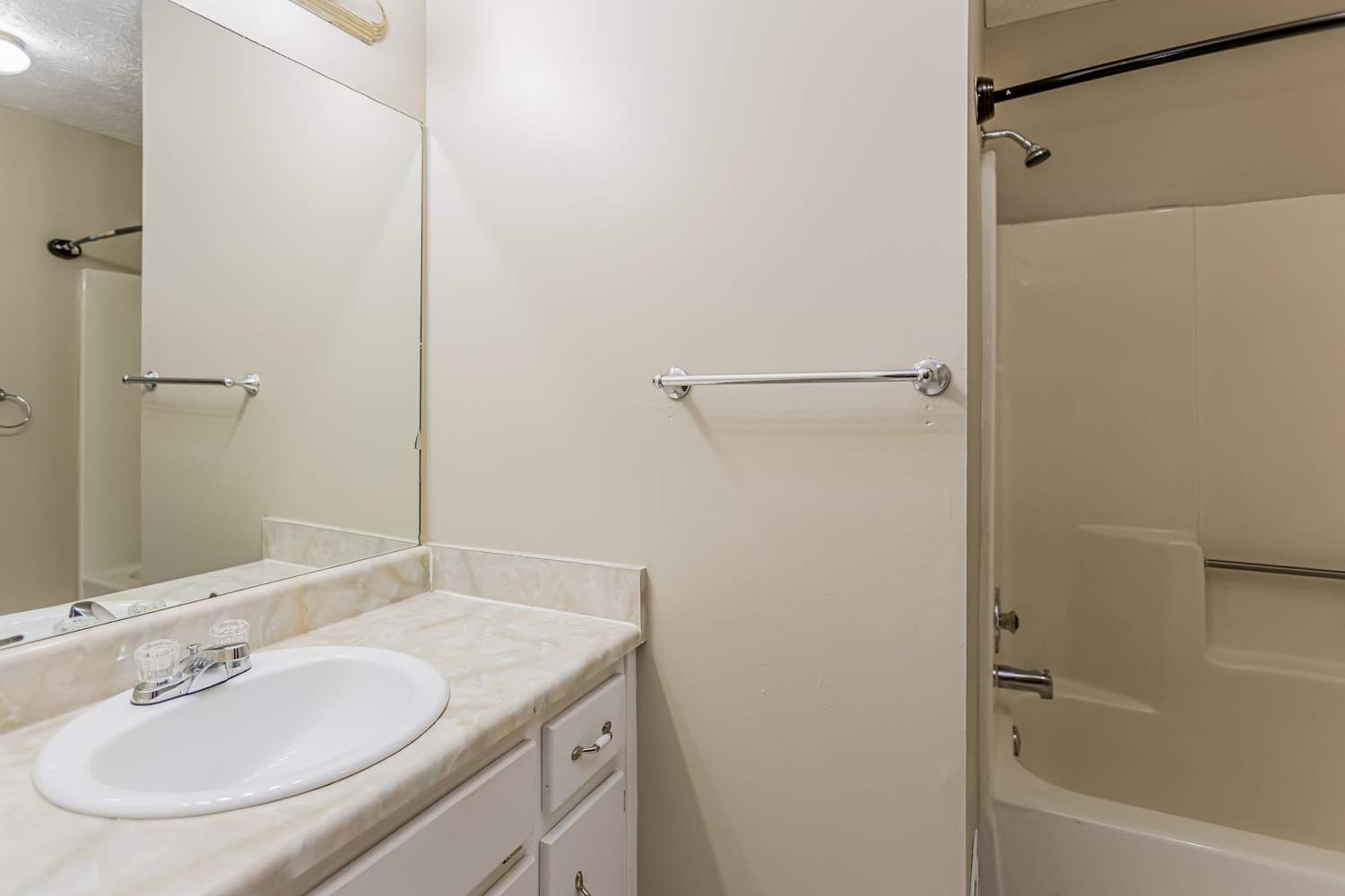 106 Remington Ct, Woodstock photo 15