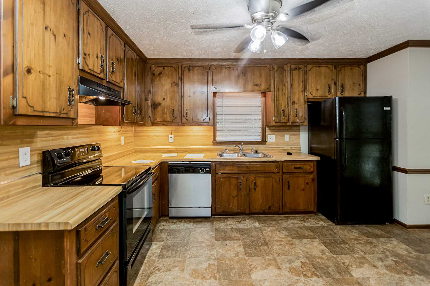 106 Remington Ct, Woodstock photo 8