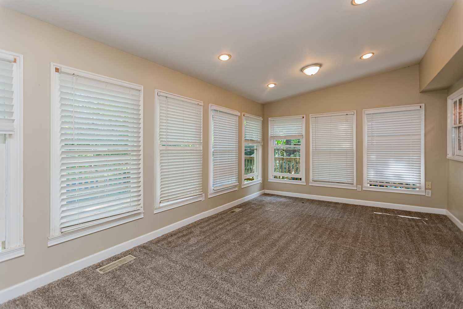 106 Remington Ct, Woodstock photo 9