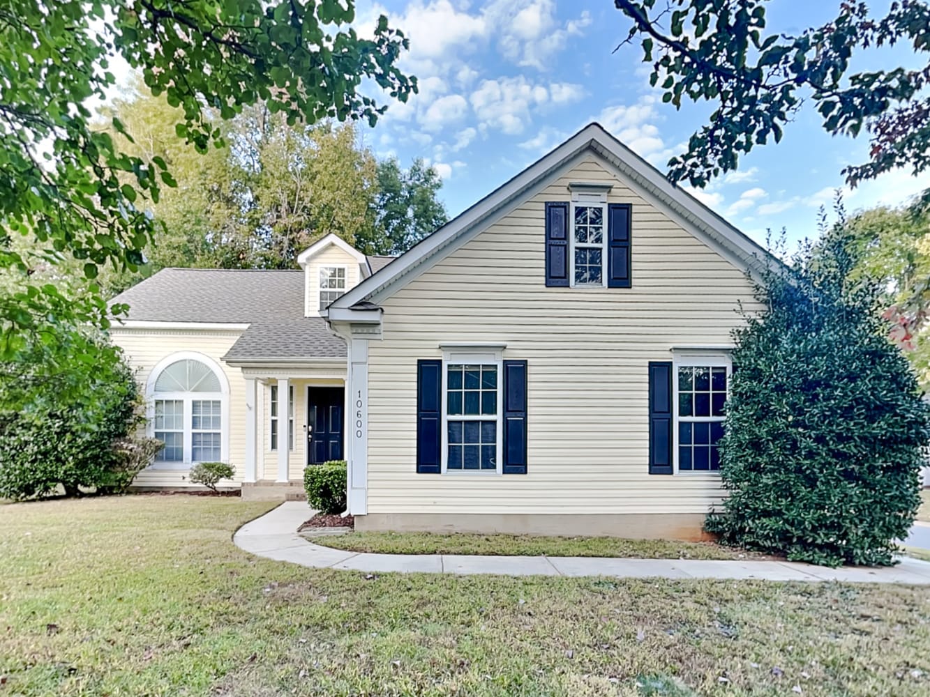 Front of 10600 Northwoods Forest Dr, Charlotte, NC