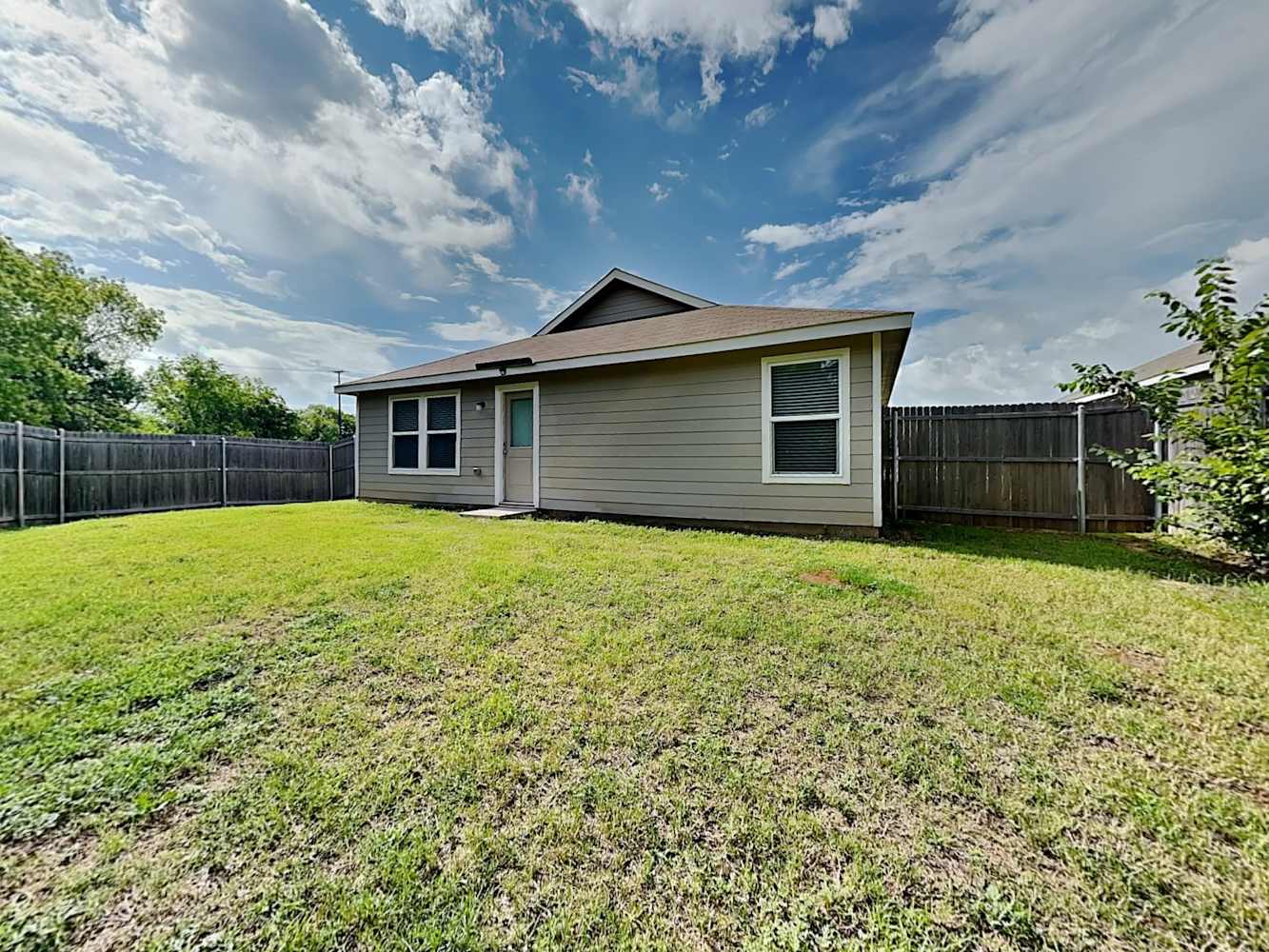 10645 Sewell Cir, Dallas photo 17