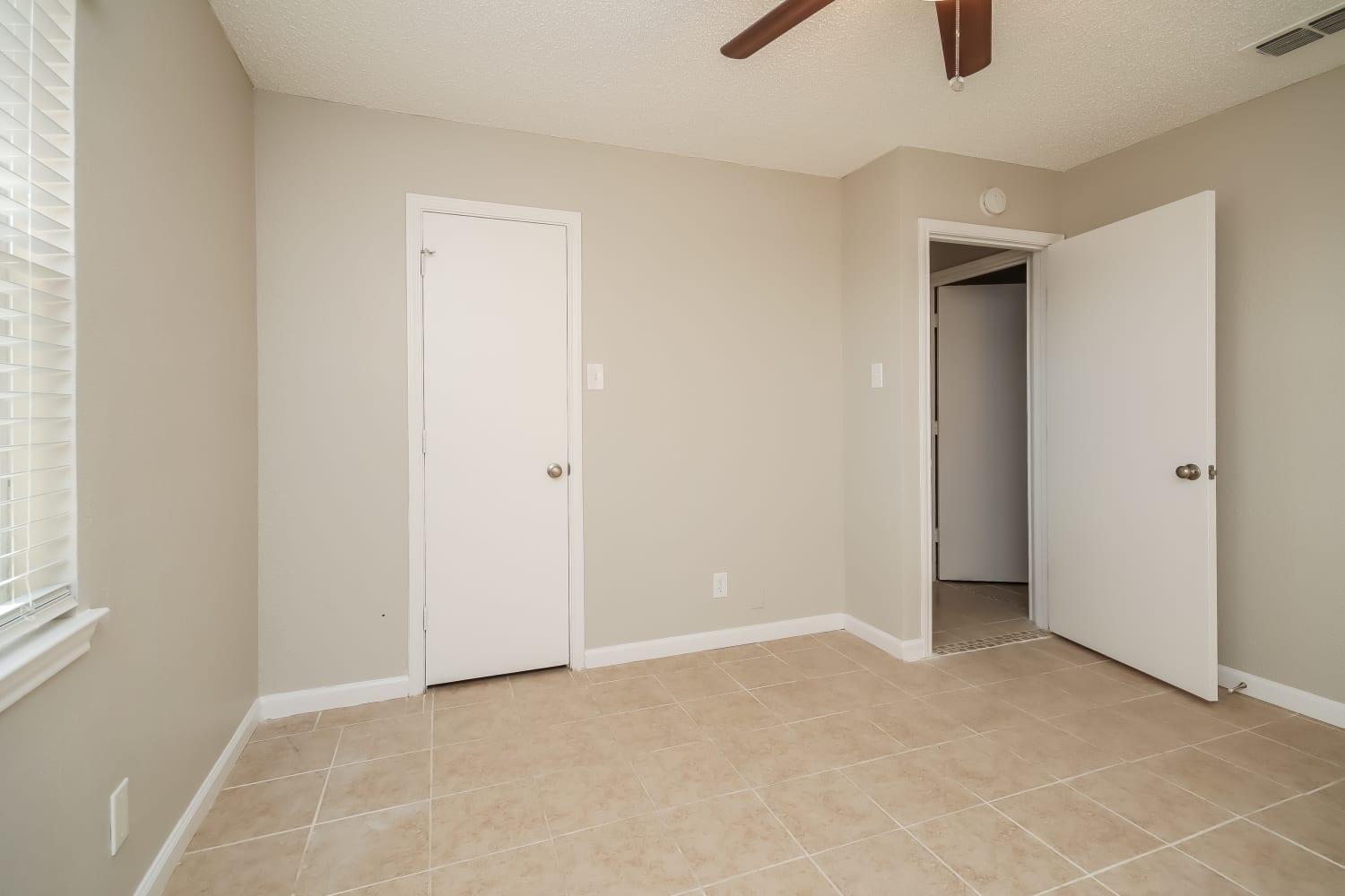 107 Lincoln, Terrell photo 8