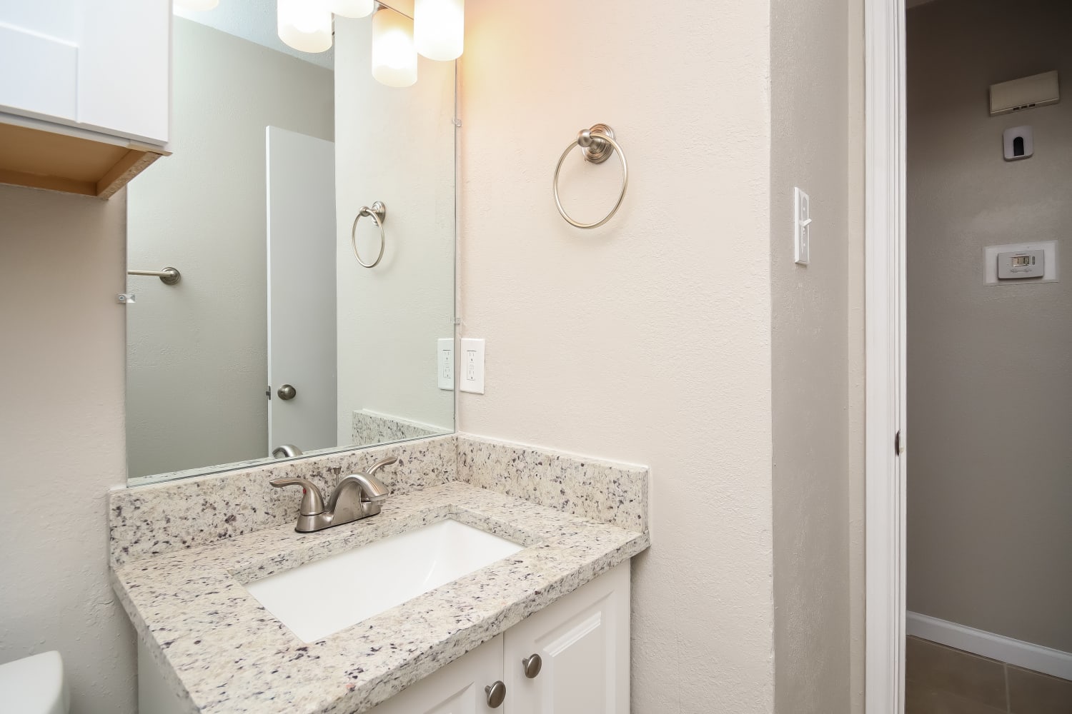 107 Lincoln, Terrell photo 14