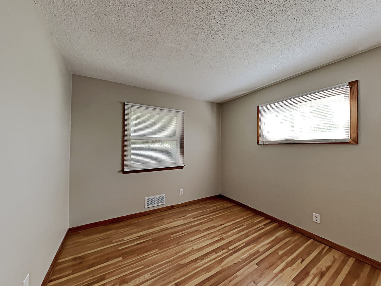 10706 Yosemite Rd, Bloomington photo 13