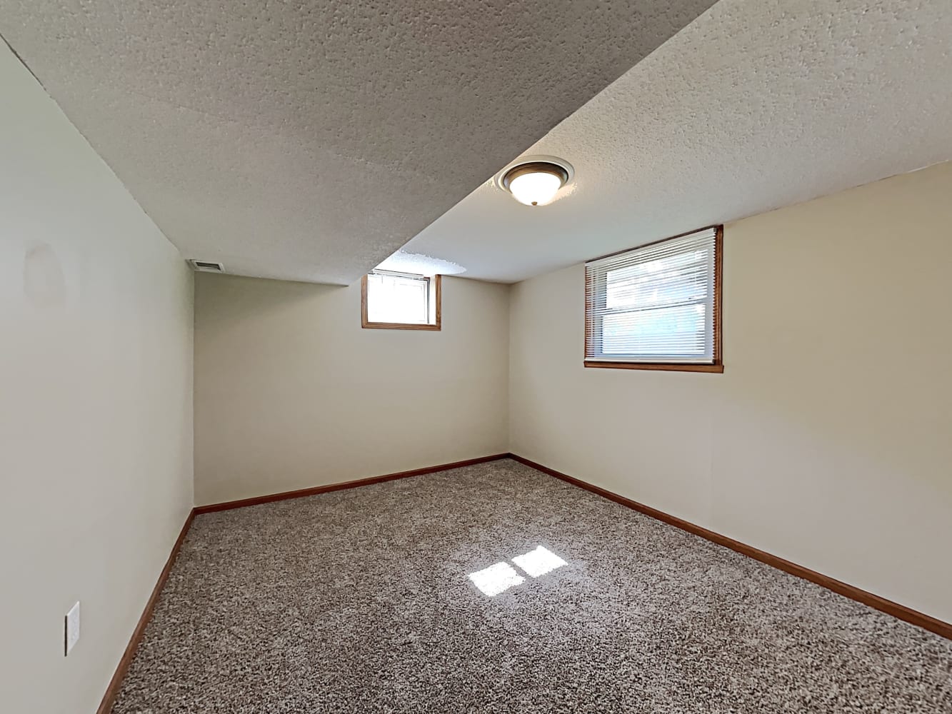 10706 Yosemite Rd, Bloomington photo 11