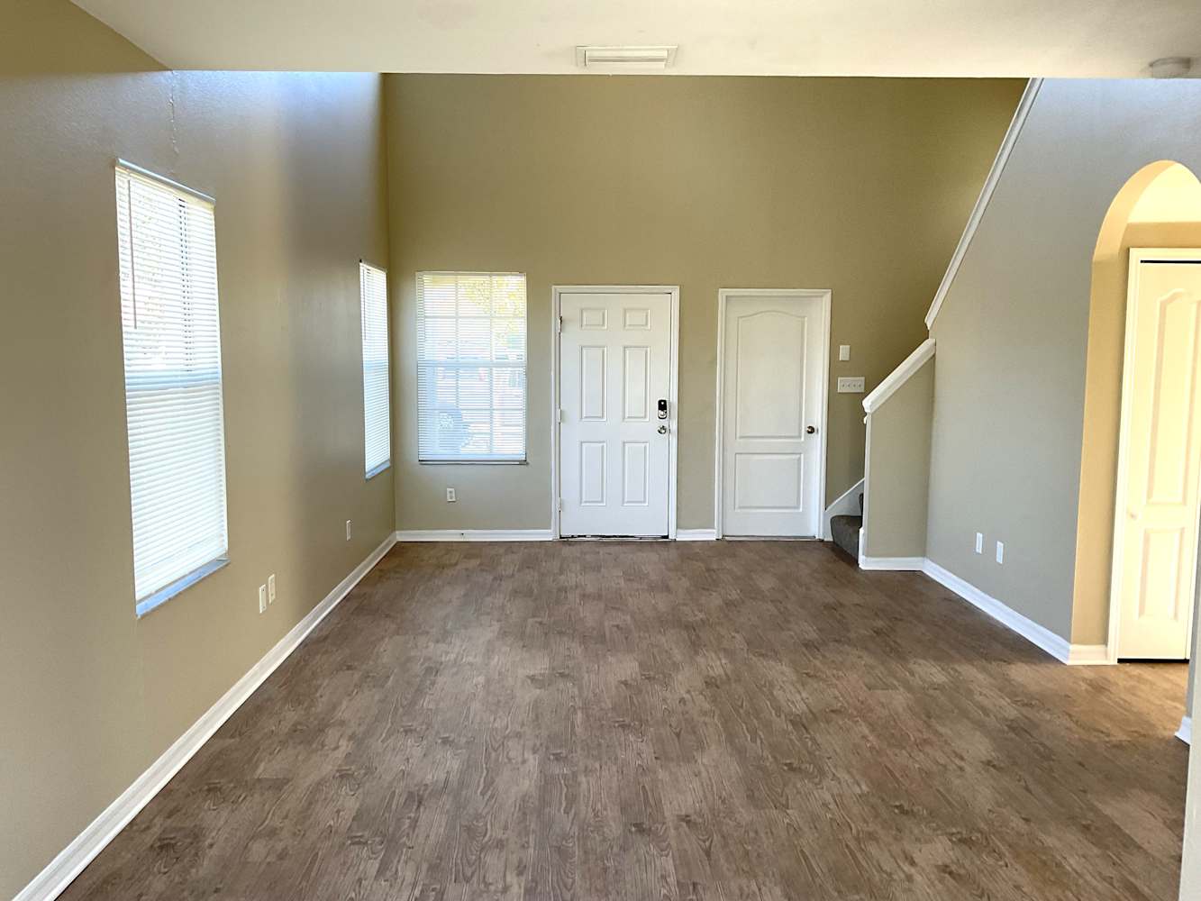 10710 Navigation Dr, Riverview photo 2