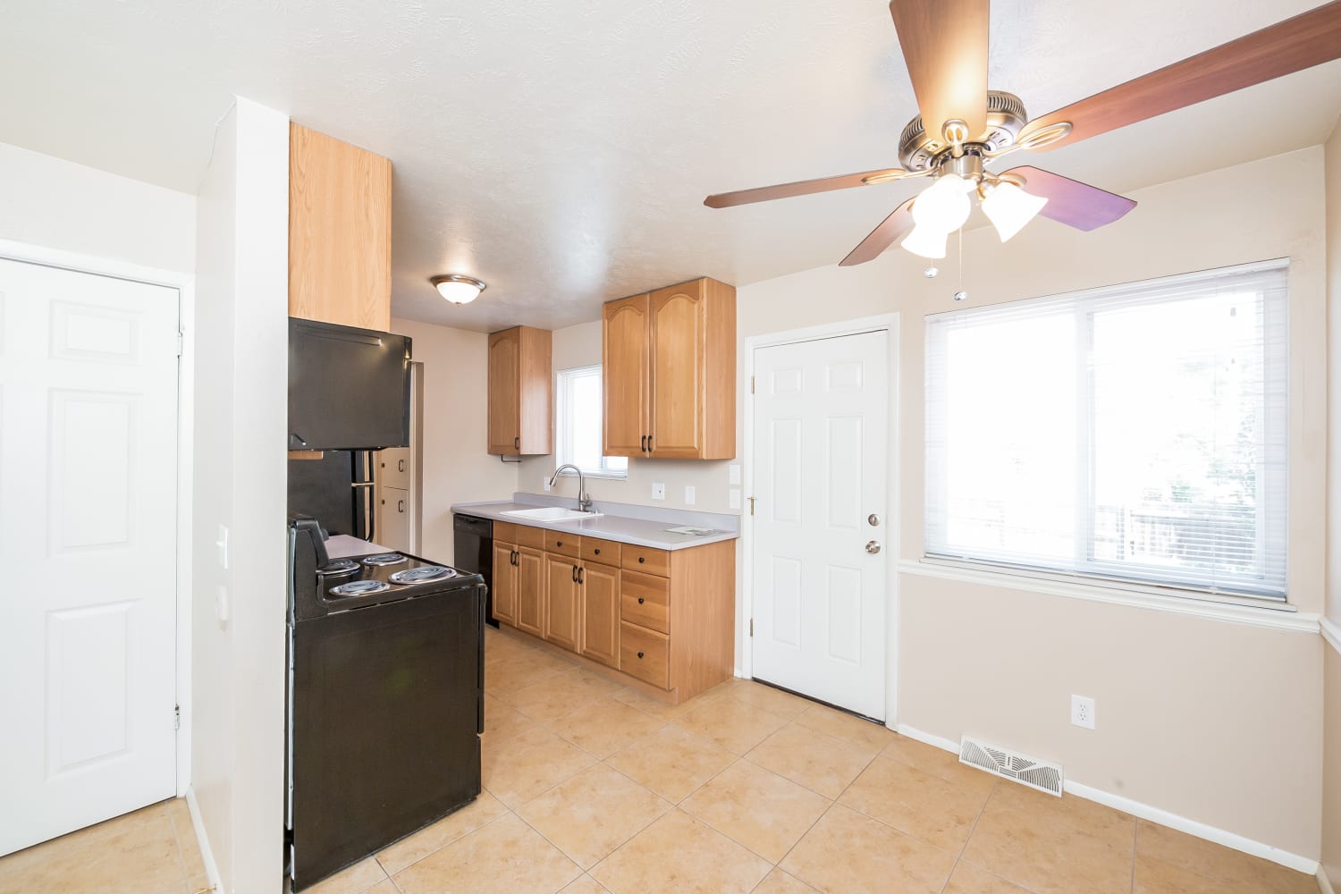 10744 Moore Cir, Westminster photo 4