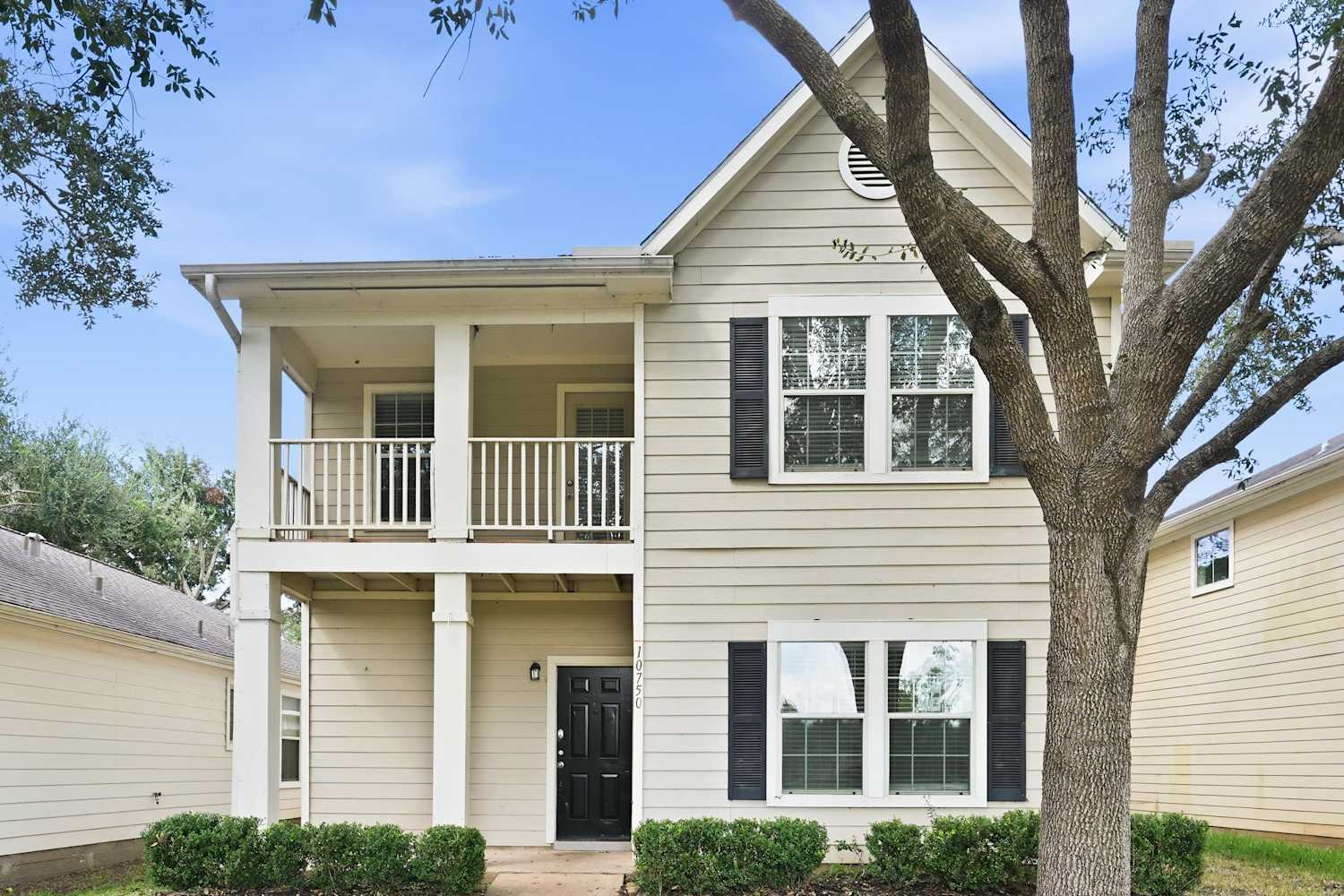 Front of 10750 Cobblecreek Way, Missouri City, TX