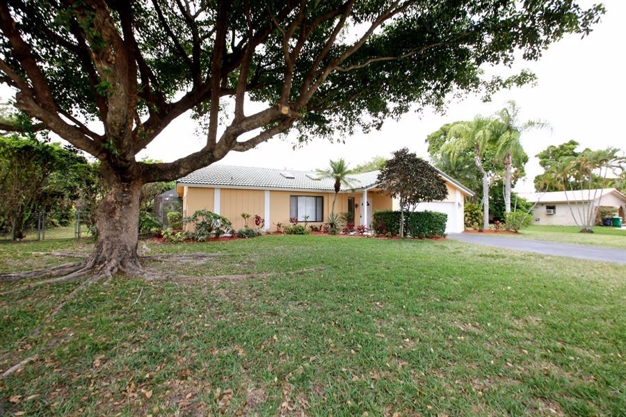 10821 NW 33rd St, Coral Springs photo 2