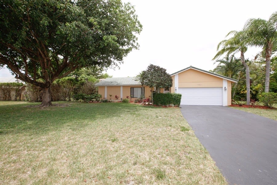 10821 NW 33rd St, Coral Springs photo 1