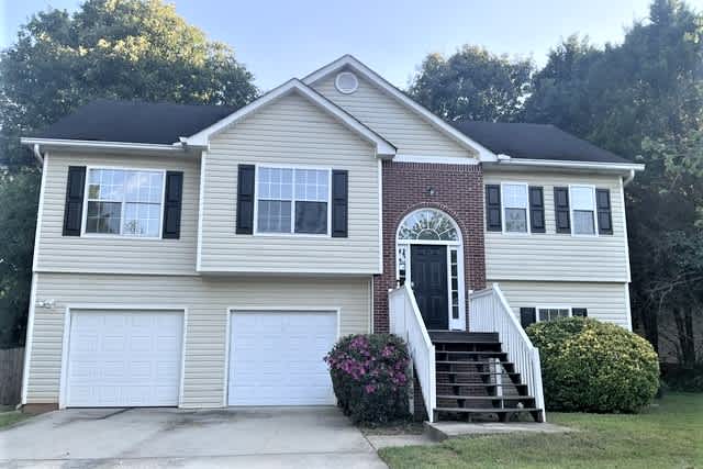 Front of 10891 Knotty Pine Place, Hampton, GA