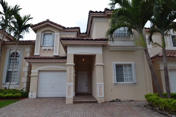 Front of 10910 NW 67th Ter, Doral, FL