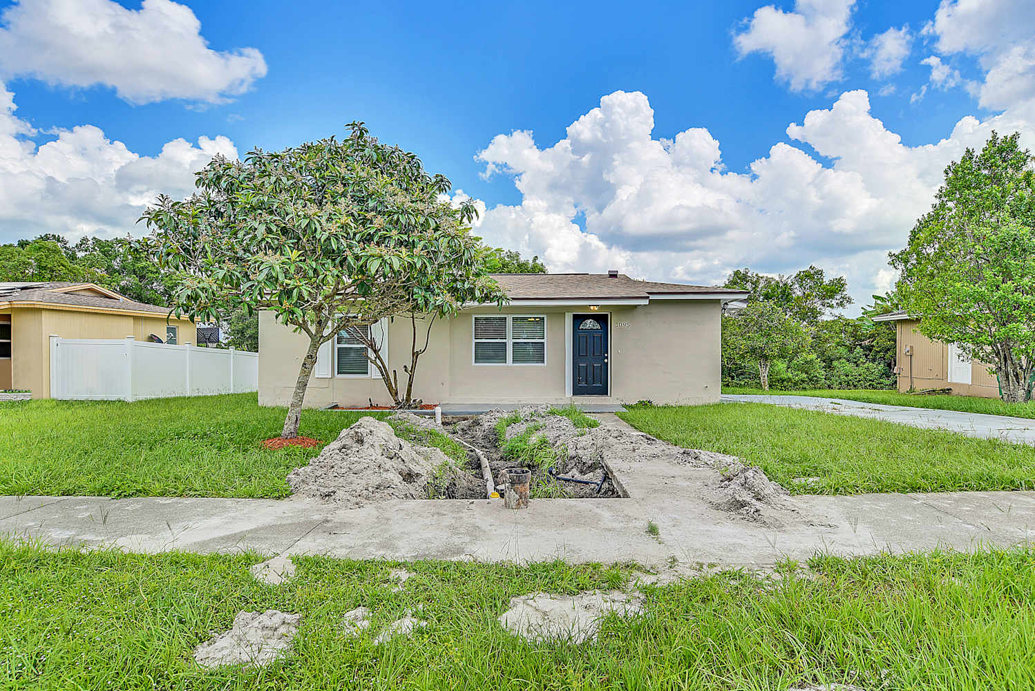 Front of 1095 Saxon Blvd, Deltona, FL