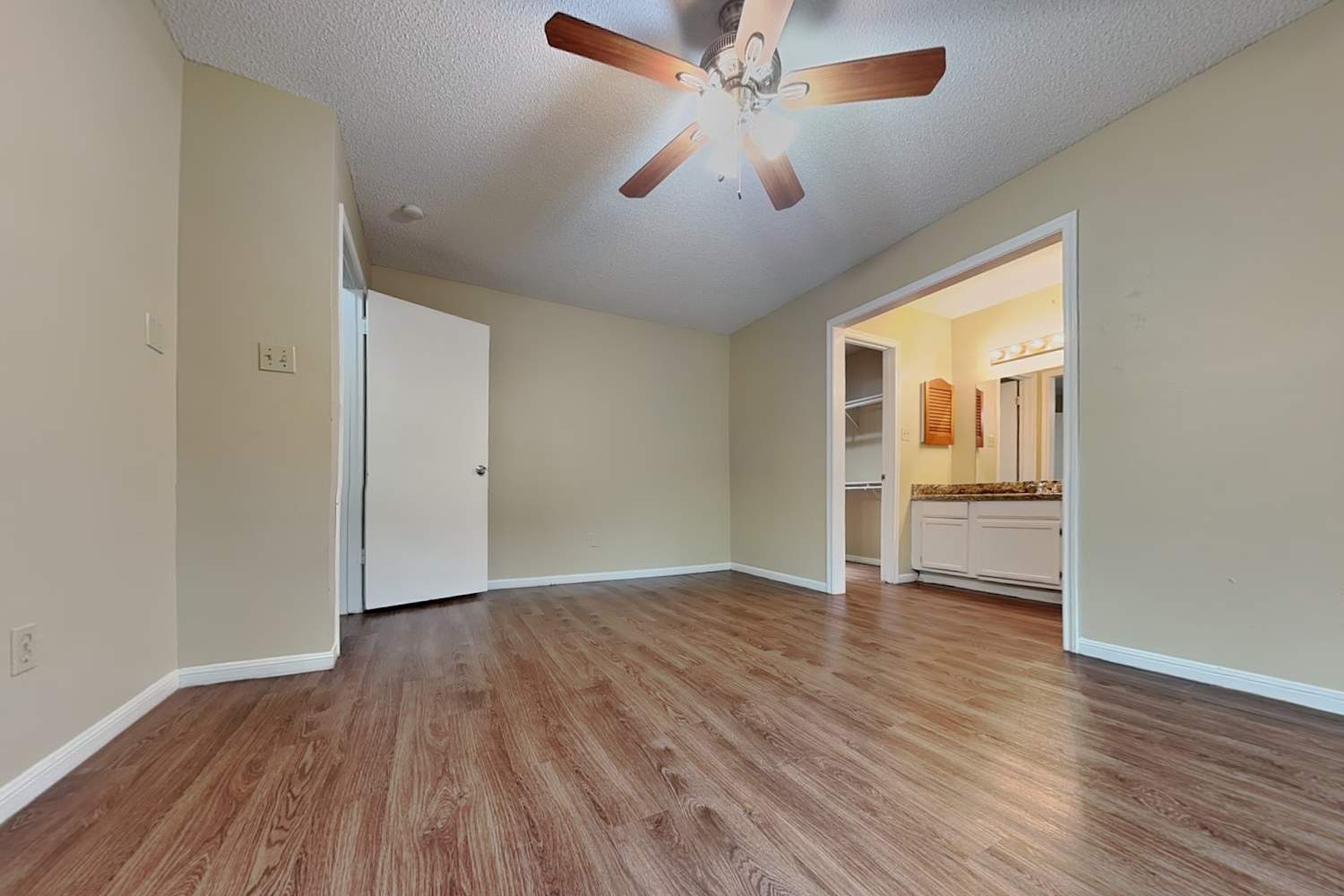 11 Brentwood Oaks Ct, The Woodlands photo 11