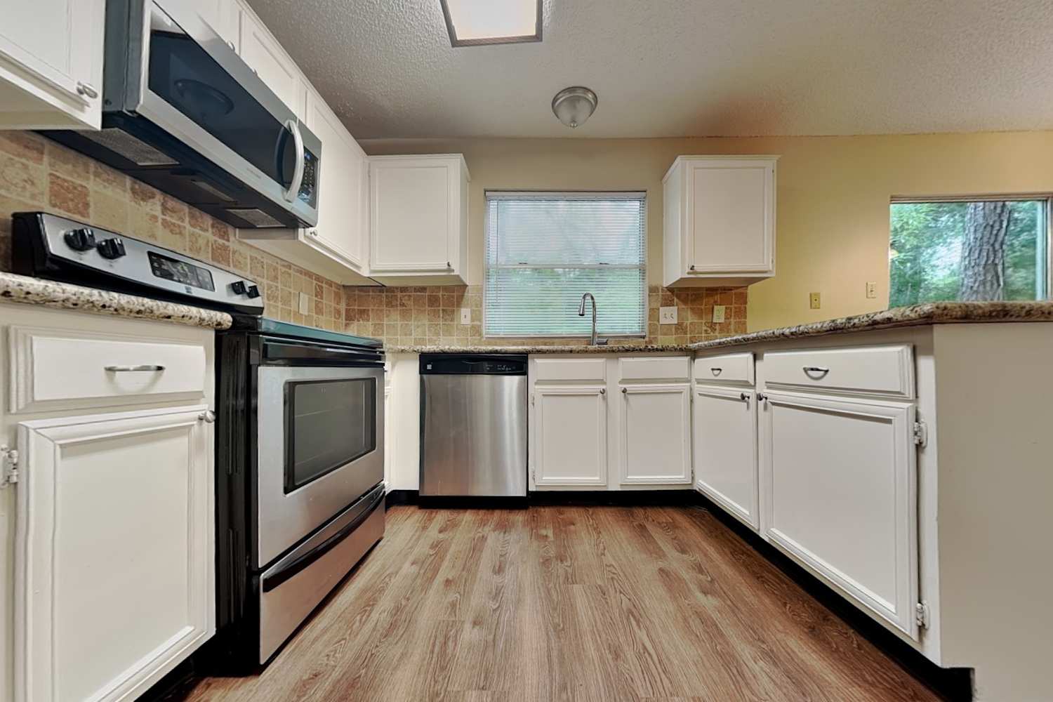 11 Brentwood Oaks Ct, The Woodlands photo 9