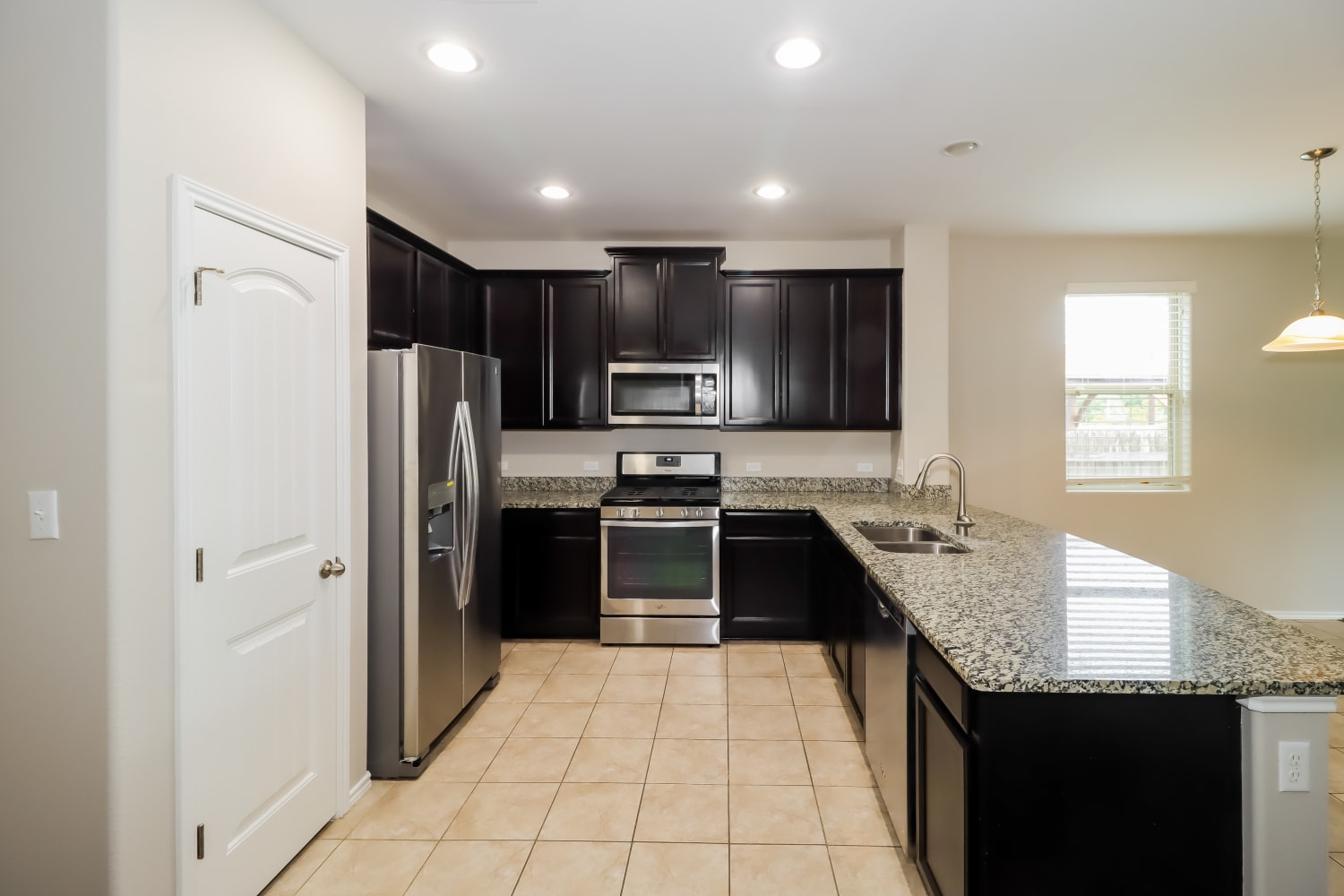 110 Camden Cv, Buda photo 6