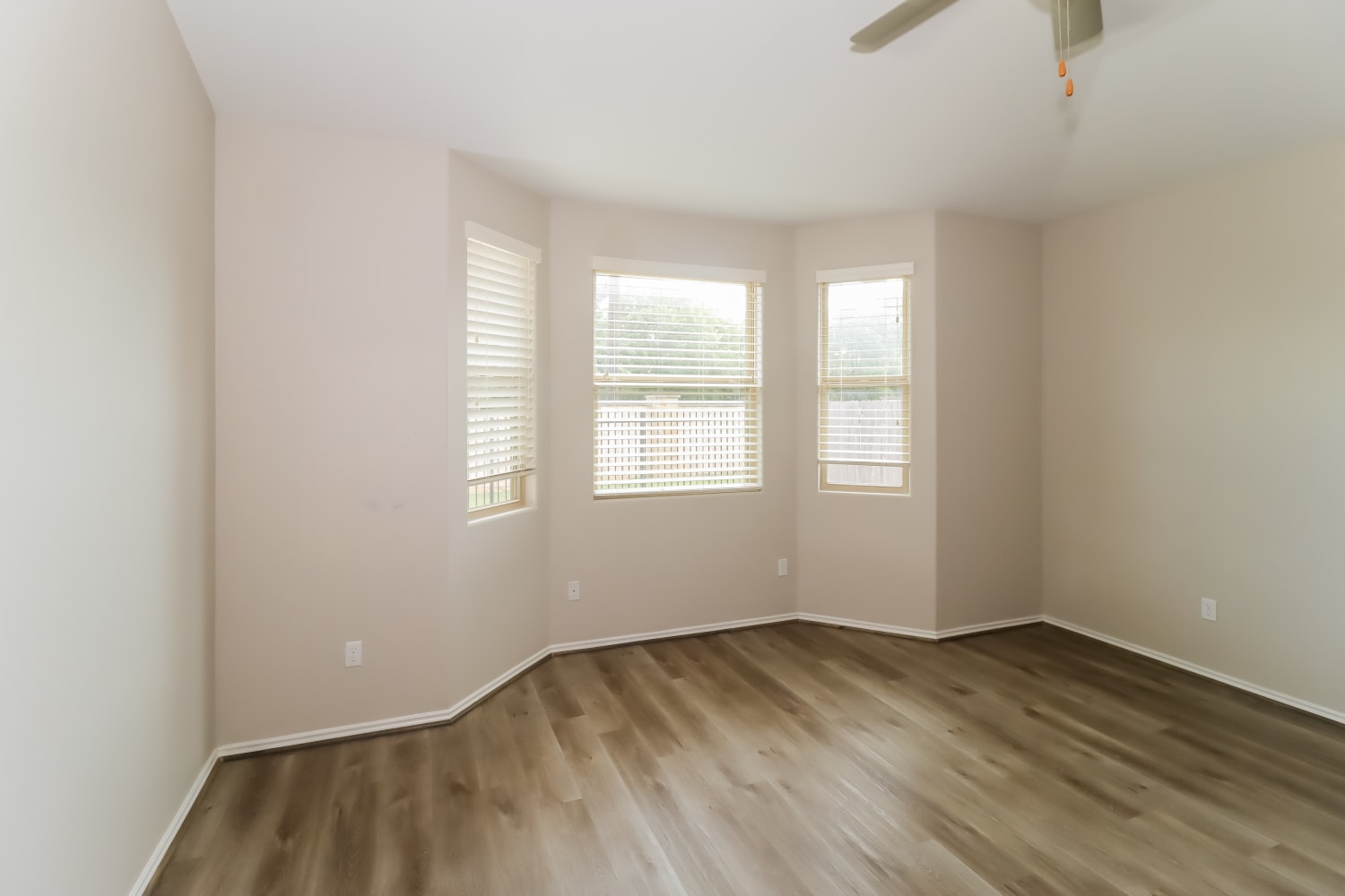 110 Camden Cv, Buda photo 7