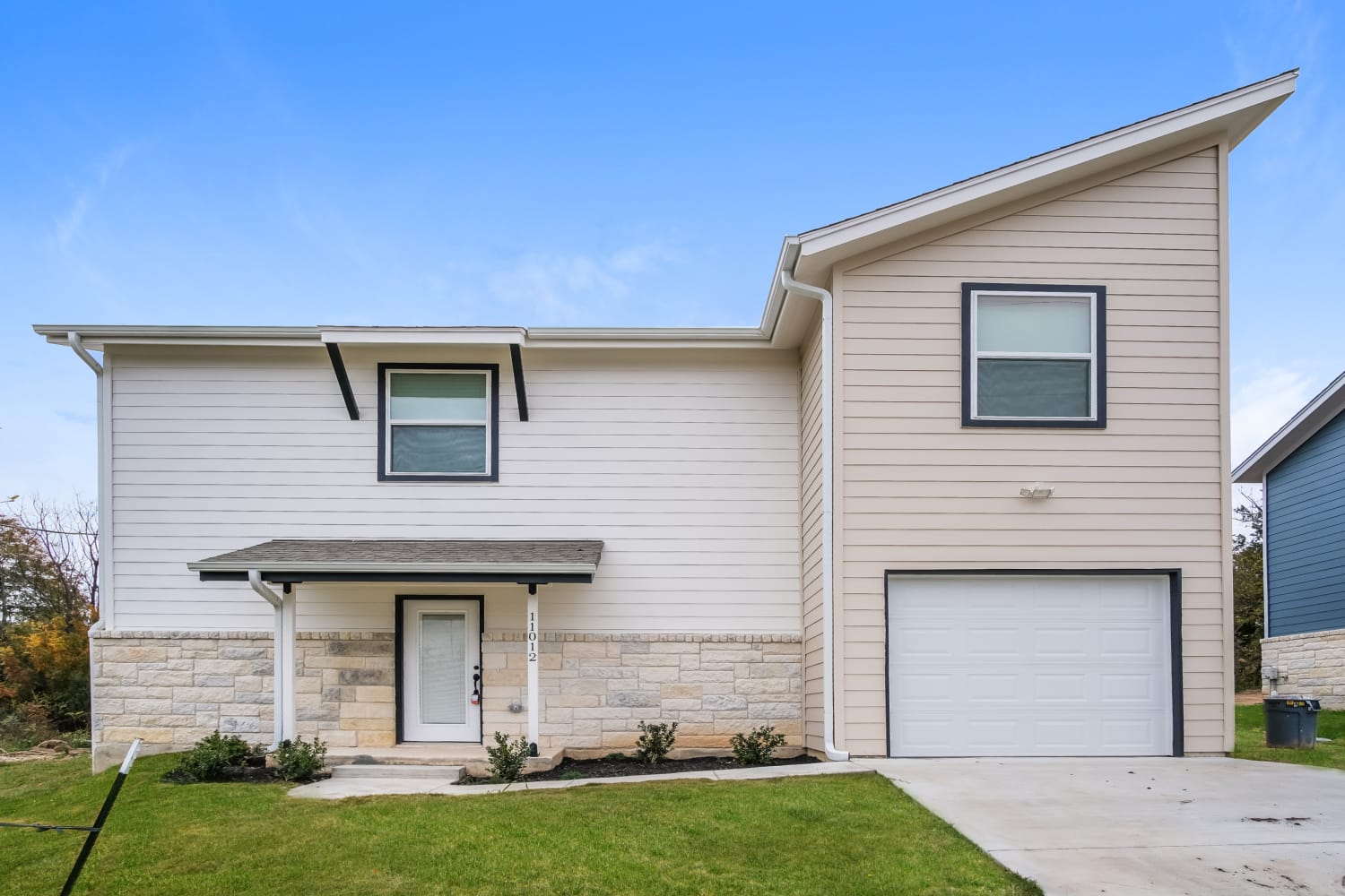 Front of 11012 Oak Street, Jonestown, TX