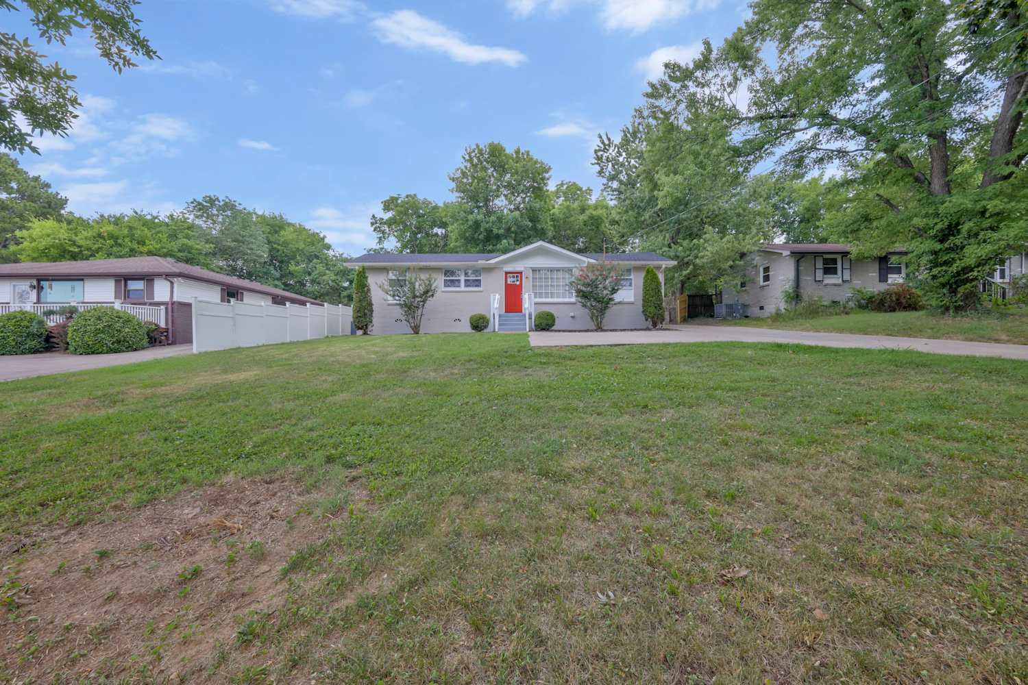 111 Curtiswood Dr, Hendersonville photo 1